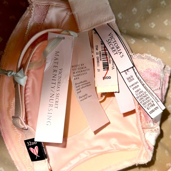 Victorias Secret Supersoft Body
Maternity Nursing Wireless lace bra - Picture 11 of 11